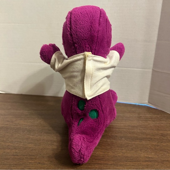 Vintage Barney The Dinosaur 13" Plush with White T-Shirt by Lyons Group 1992 - Picture 6 of 9